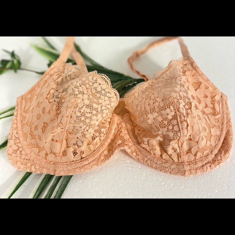 VICTORIA’S SECRET Lace Bra